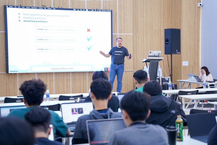 Ngành Logistics xét tuyển khối nào?