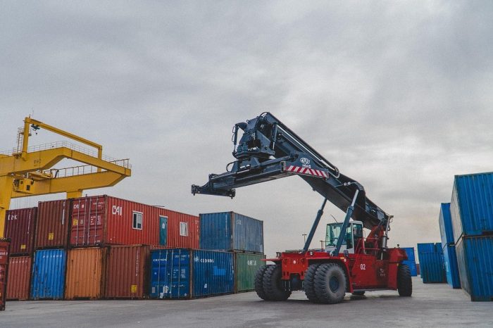 Logistics và Quản lý chuỗi cung ứng có yêu cầu gì?
