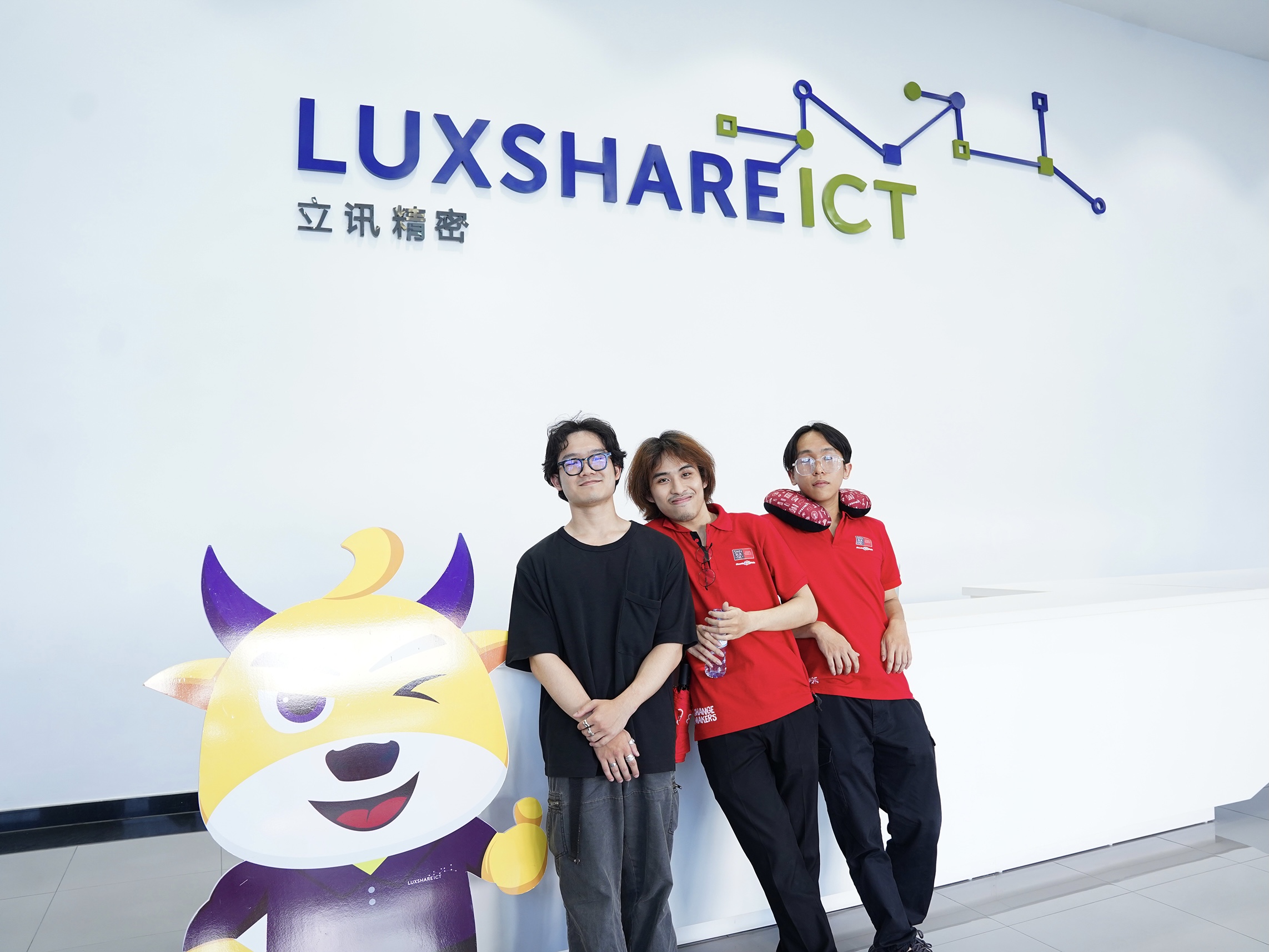Sinh viên Swinburne Việt Nam tham quan Luxshare-ICT