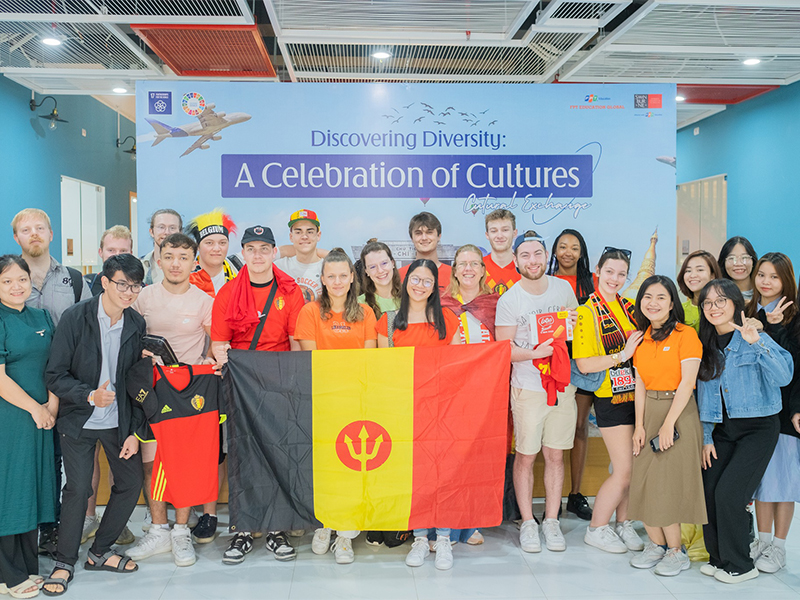 Ngày hội giao lưu văn hoá tại cơ sở Đà Nẵng với sự tham gia của gần 100 bạn sinh viên đến từ 5 quốc gia: Bỉ, Myanmar, Nhật Bản, Singapore và Việt Nam.
