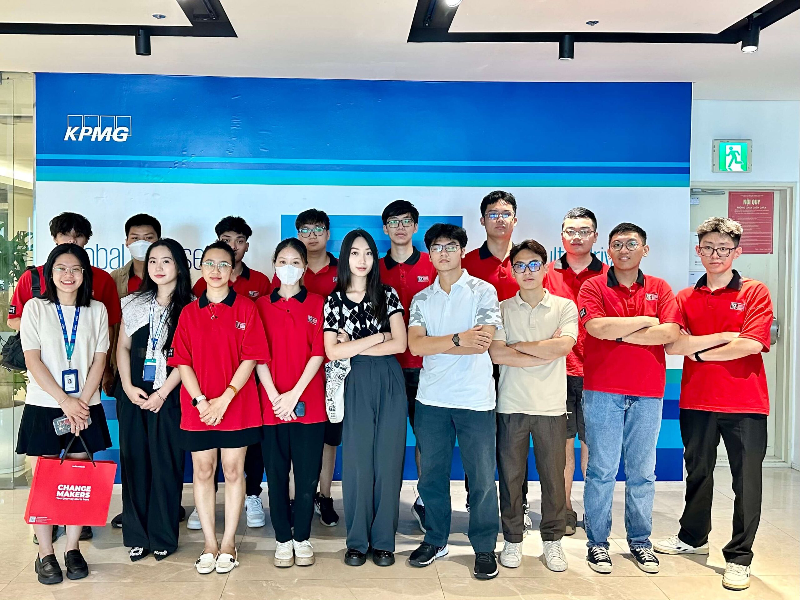 Đoàn sinh viên Swinburne Việt Nam học tập thực tế tại văn phòng KPMG Việt Nam