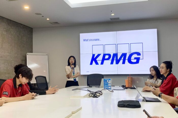 Sinh viên Swinburne Việt Nam gặp gỡ và giao lưu cùng các anh chị đại diện phía KPMG