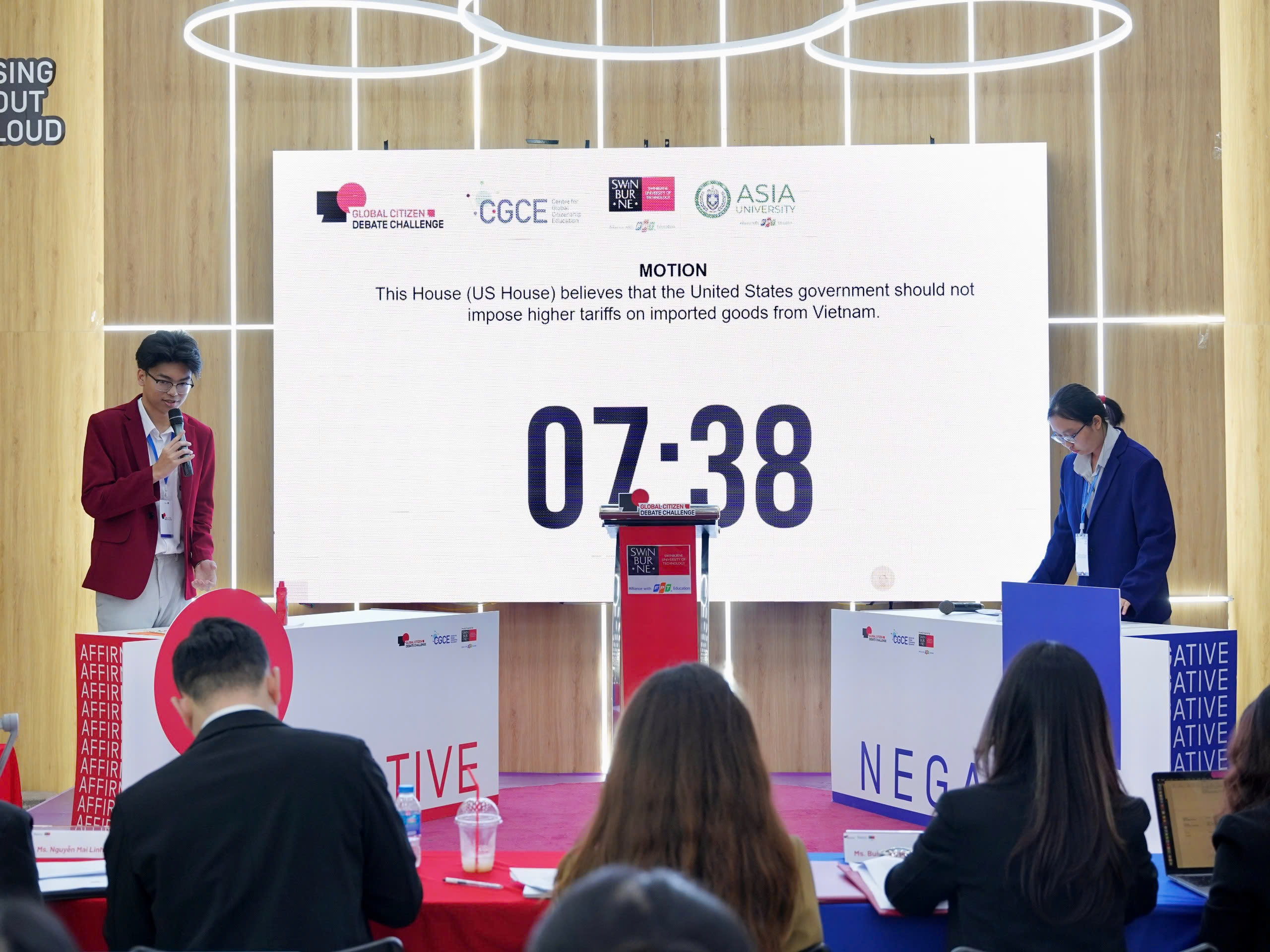 Chung kết Toàn quốc GCDC 2025 diễn ra với những trận tranh biện "nảy lửa" từ đại diện 3 khu vực