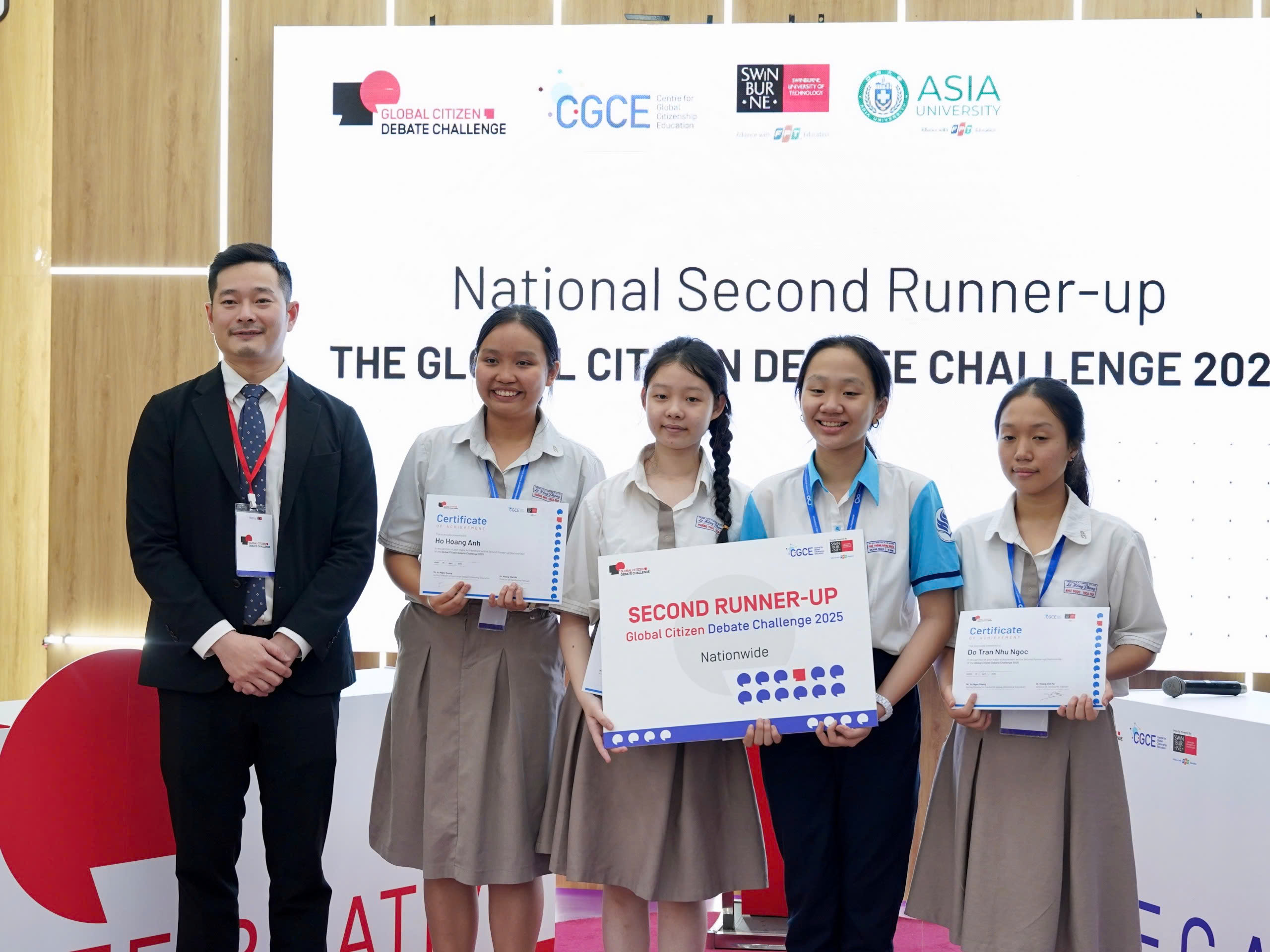 The Autotelic Debaters đại diện khu vực miền Nam giành giải Á Quân 2
